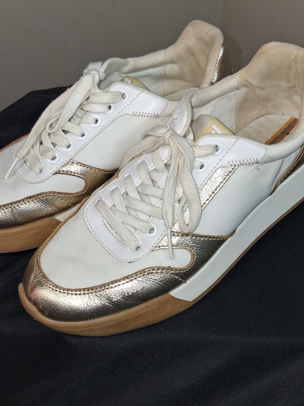 Sam Edelman White and Metallic Gold Low-Top Sneakers with Tan Sole